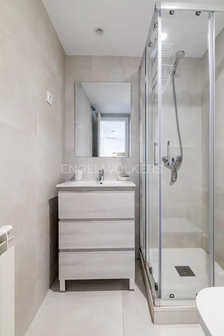 Baño de Planta baja de alquiler en Madrid con Aire acondicionado, Calefacción y Amueblado