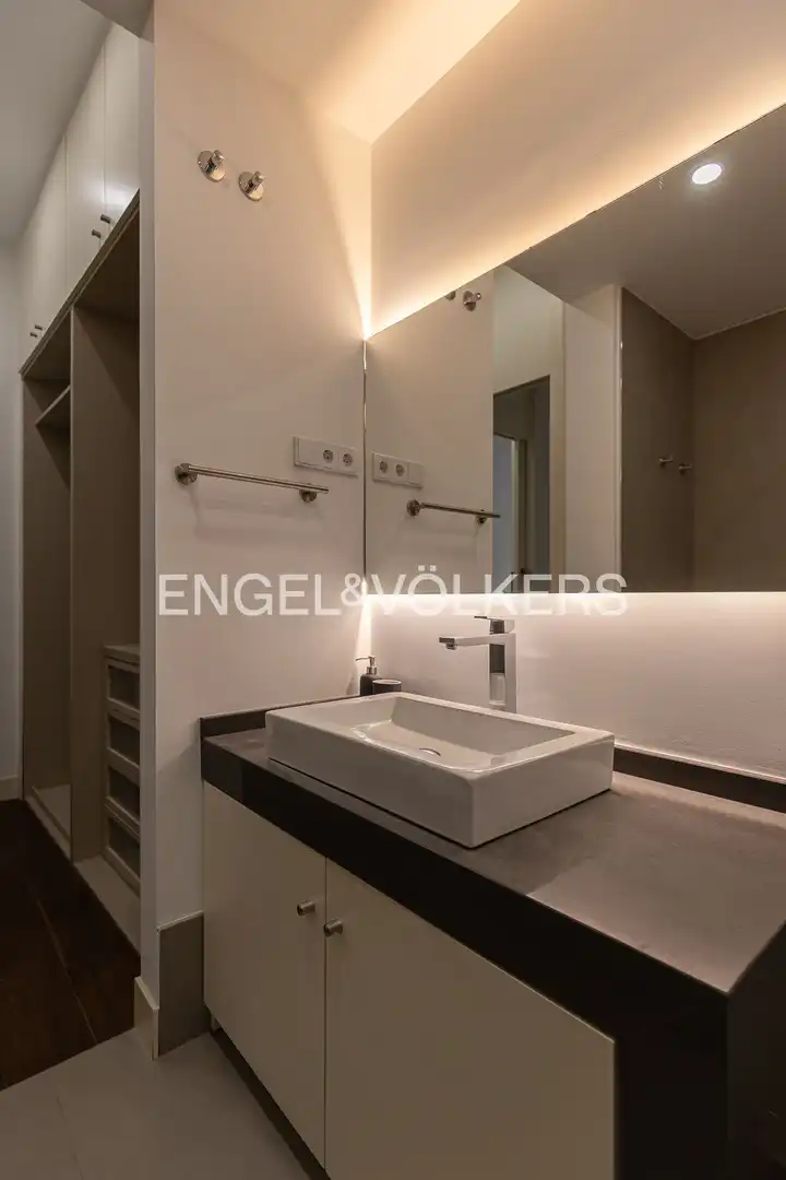 Badezimmer von Erdgeschoss zur Miete in Madrid mit Klimaanlage, Heizung und Parkett