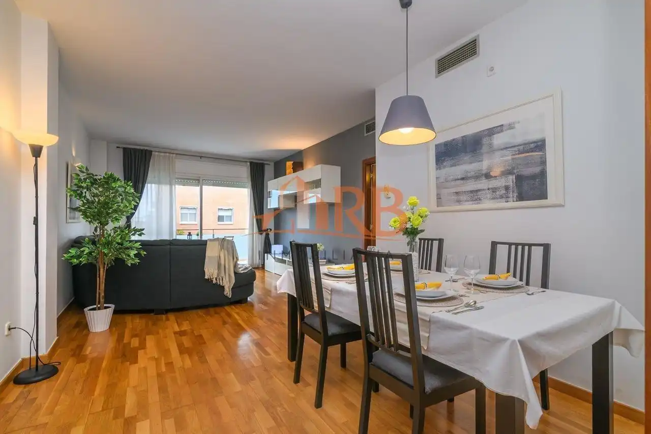 Vista exterior de Ático en venta en Castelldefels con Aire acondicionado, Calefacción y Terraza