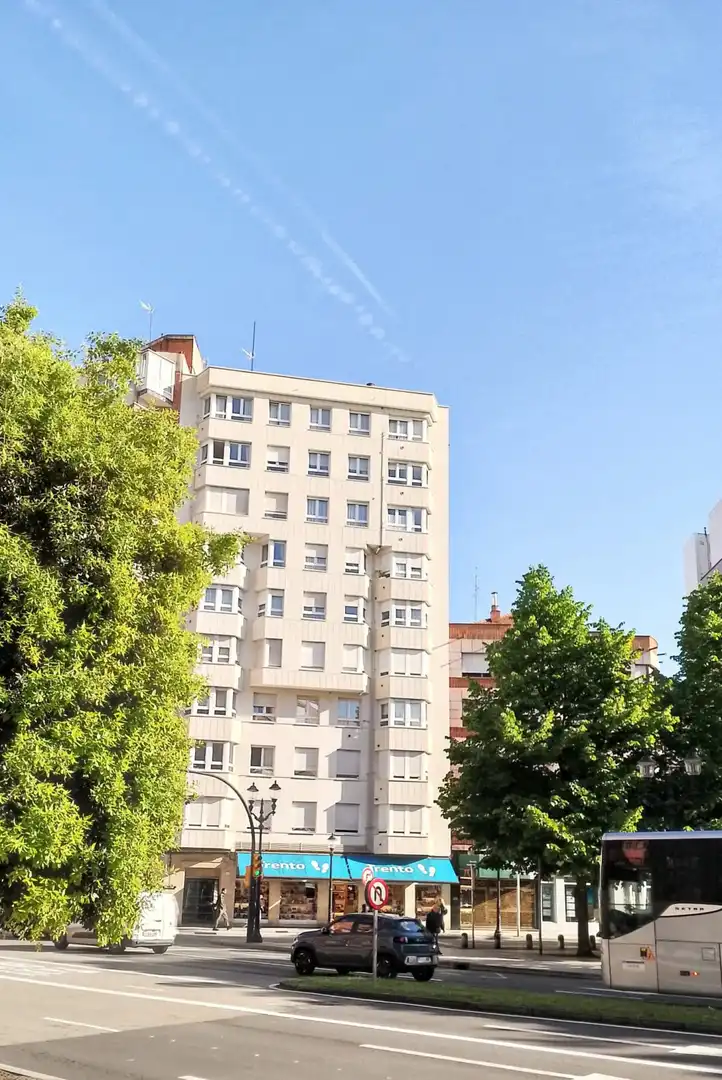 Vista exterior de Piso de alquiler en Gijón  con Calefacción y Amueblado
