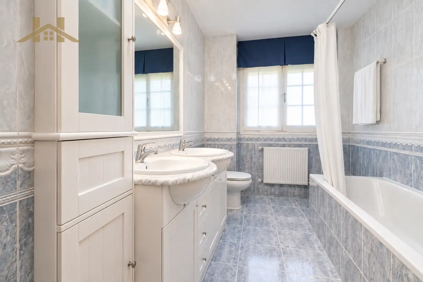 Baño de Casa adosada en venta en Majadahonda con Aire acondicionado, Calefacción y Jardín privado