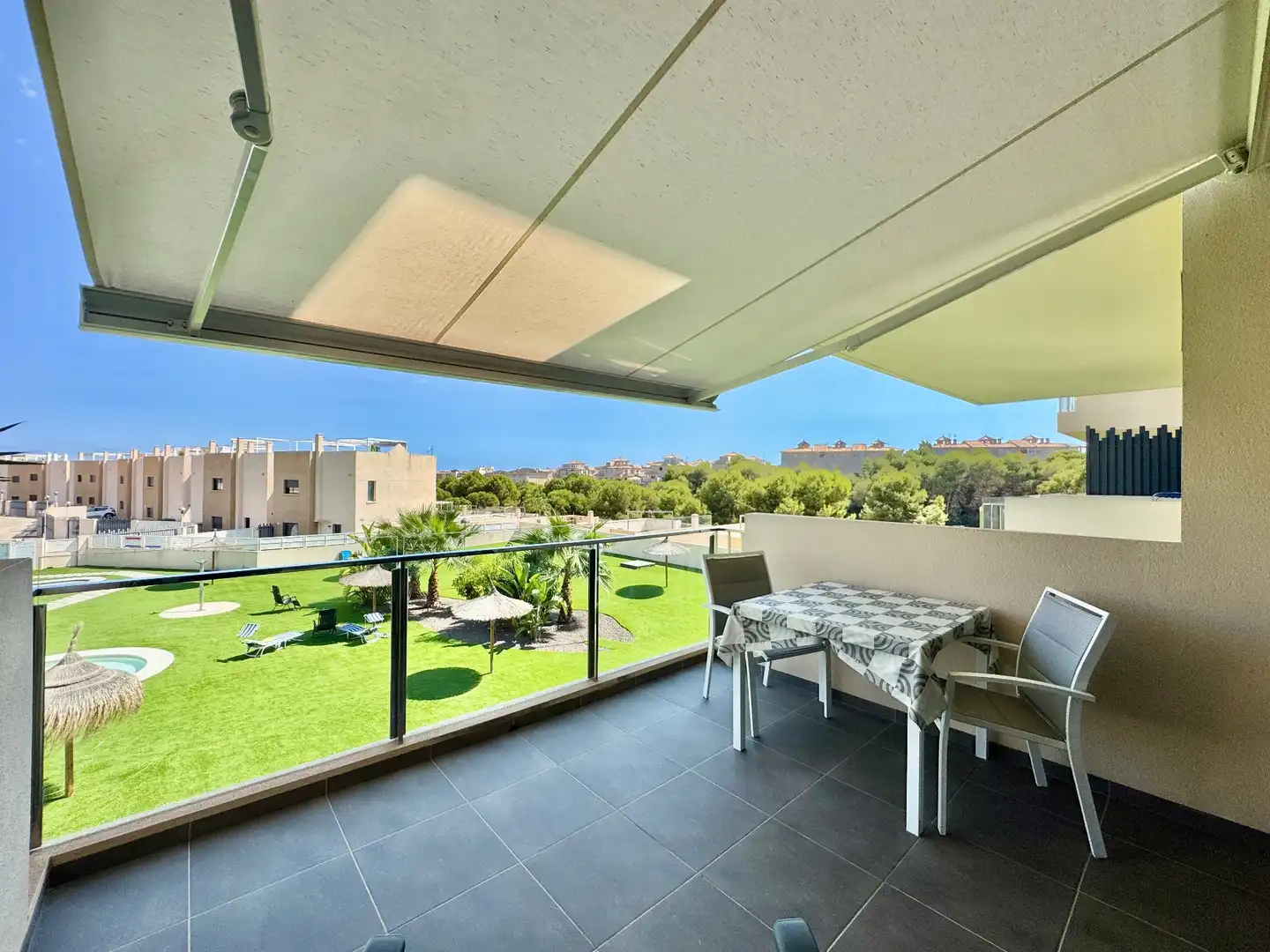 Terrassa de Apartament en venda en Orihuela amb Jardí privat, Traster i Piscina