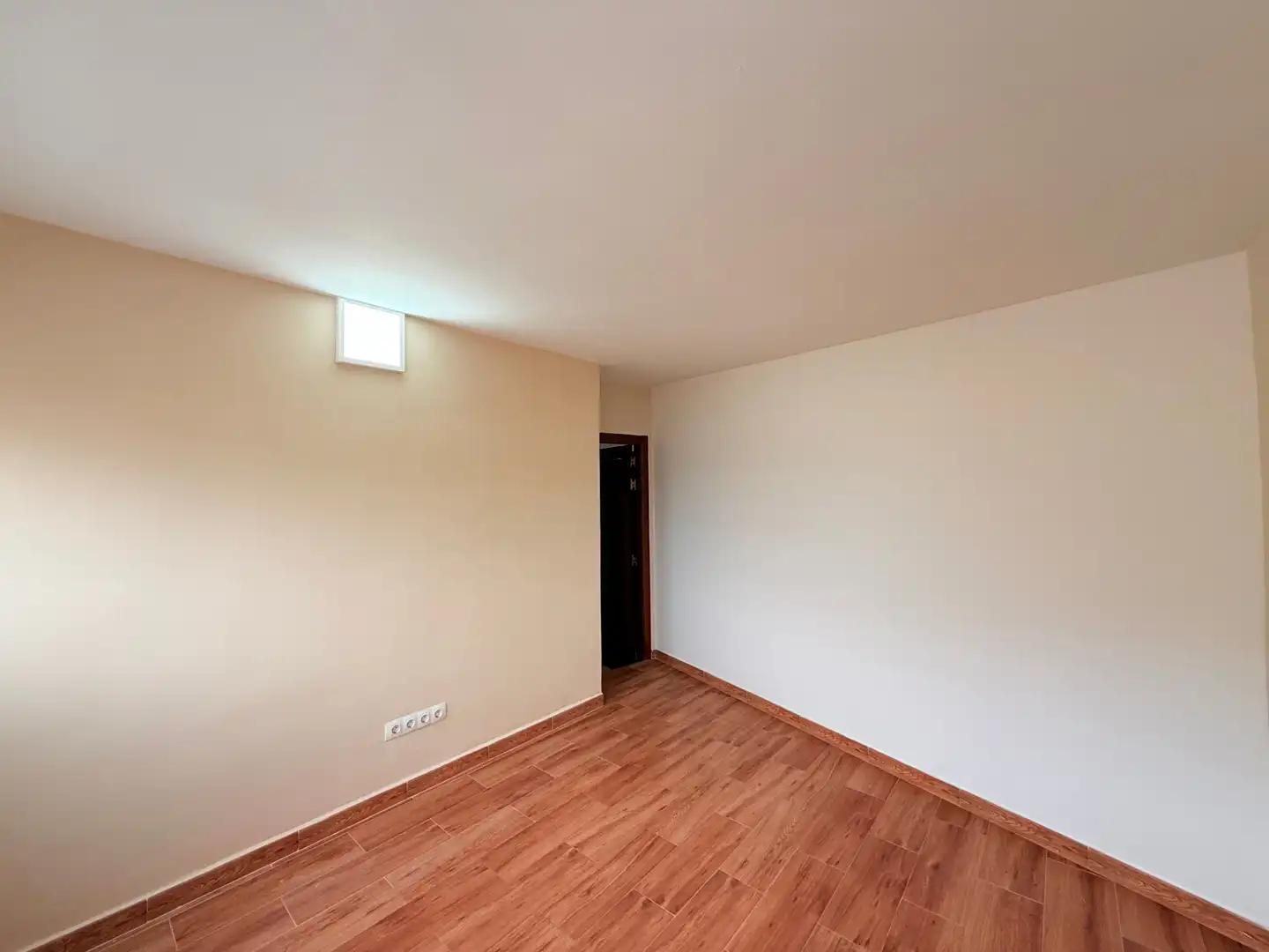 Office for rent in Marbella  with Air Conditioner and Balcony