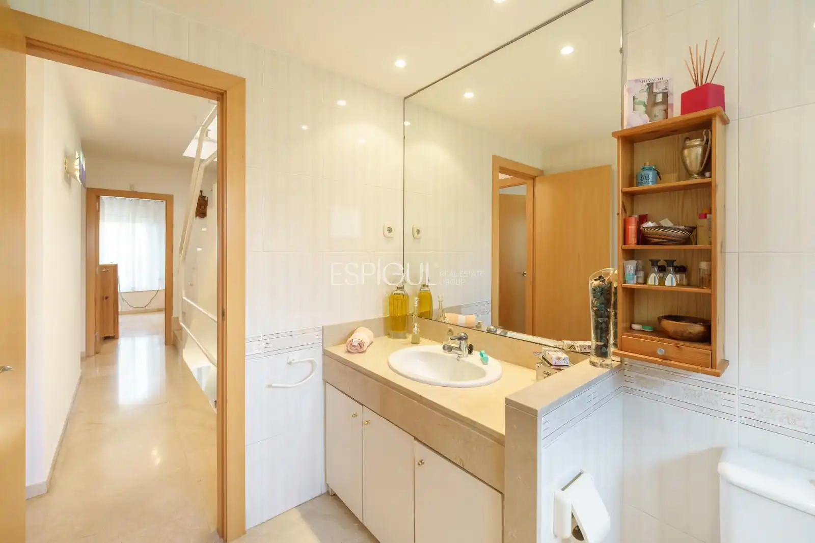 Baño de Casa adosada en venta en Tiana con Calefacción, Jardín privado y Parquet