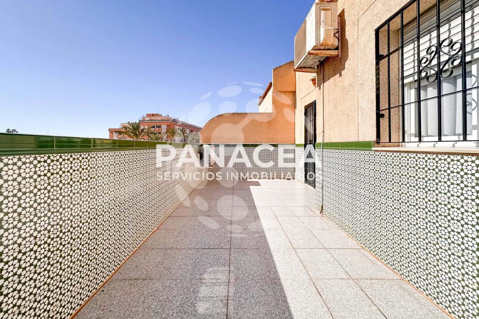 Exterior view of Detached homes for sale in Roquetas de Mar  with Terrace, Furnished and Oven
