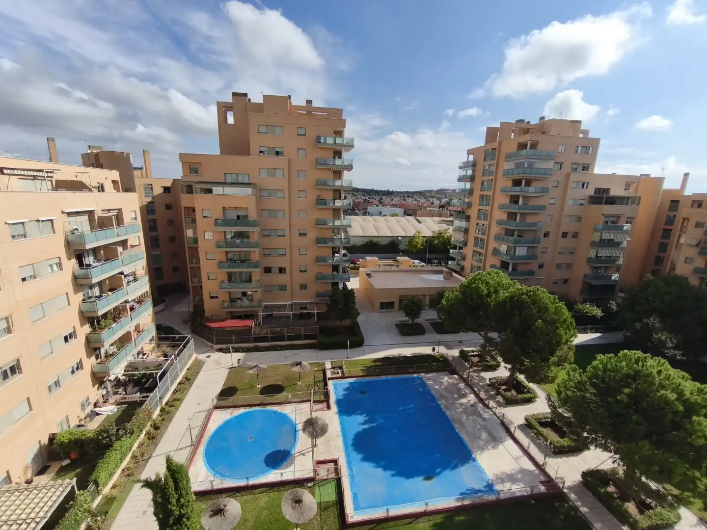 Swimming pool of Flat for rent in Urbanizaciones