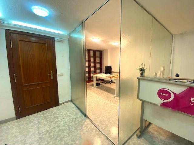 Oficina en Venta en del Bisbe Messeguer en Instituts - Universitat