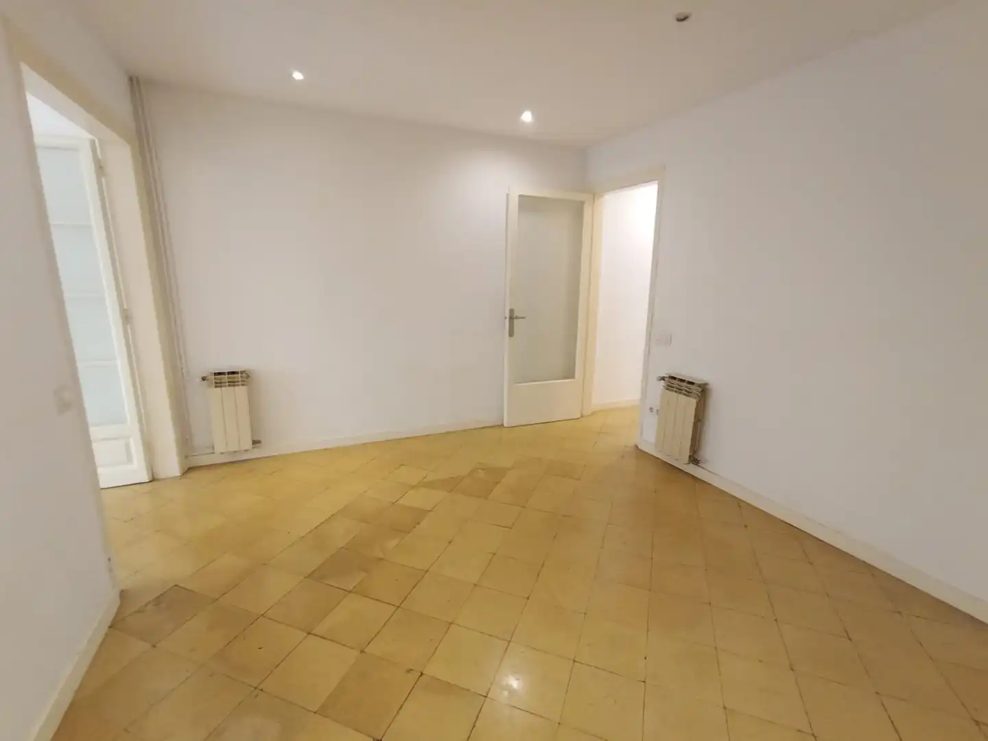 Piso en venta en Barcelona con Calefacción y Horno