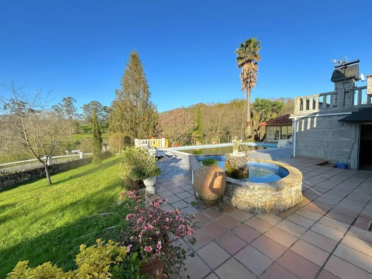 Vista exterior de Casa o xalet en venda en Rasines amb Calefacció, Jardí privat i Terrassa