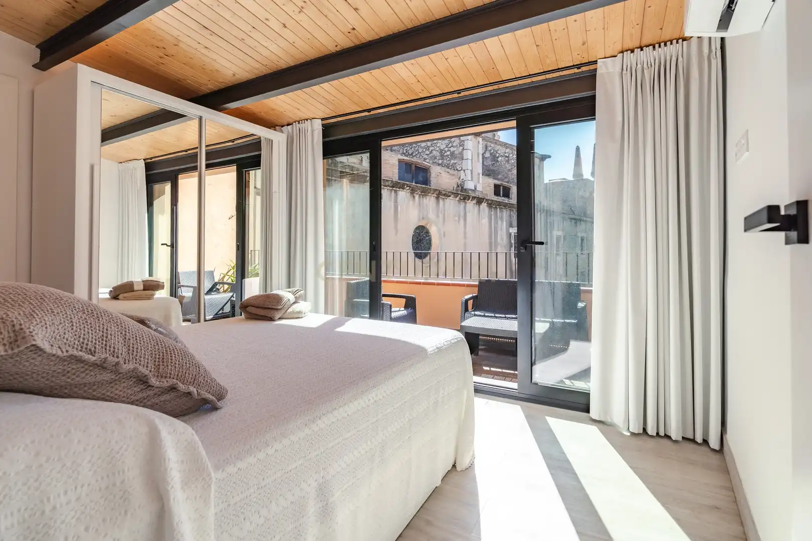Habitación de Casa o chalet en venta en Vilanova i la Geltrú con Aire acondicionado y Alarma