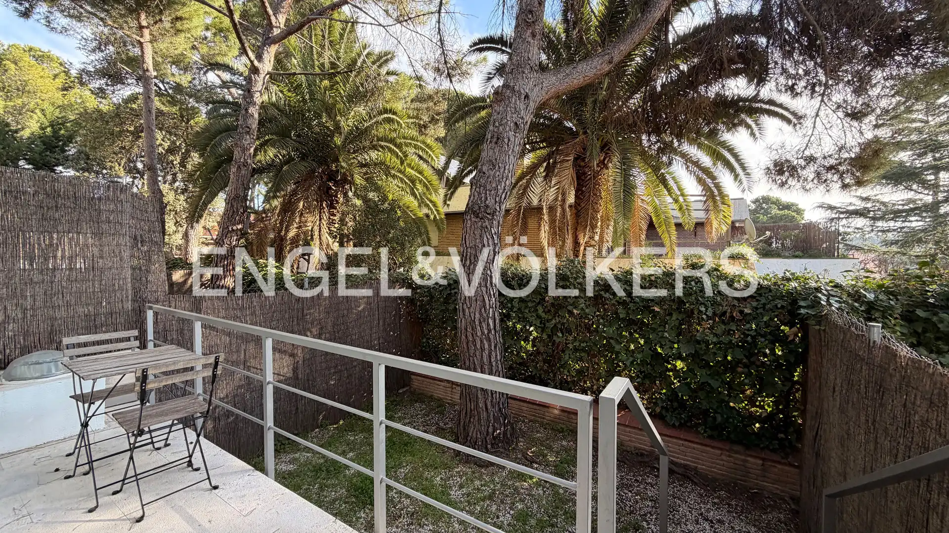 Terraza de Dúplex de alquiler en La Moraleja con Aire acondicionado, Calefacción y Jardín privado