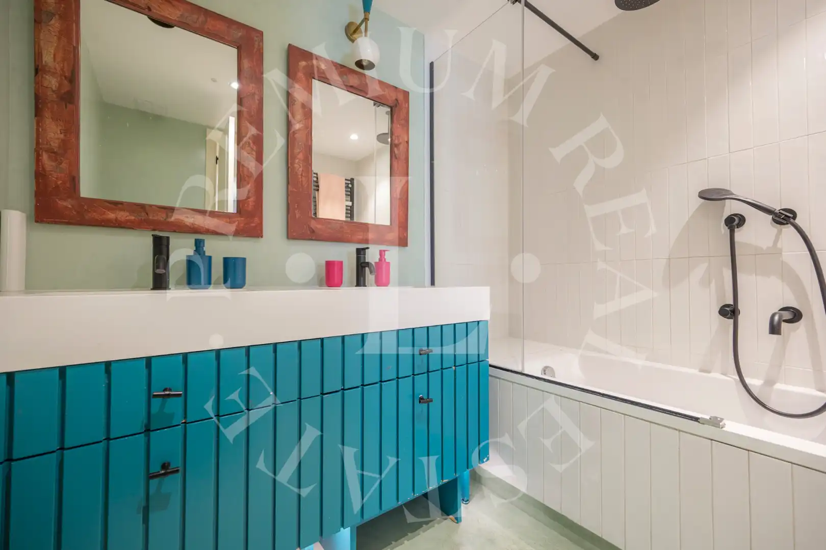 Baño de Piso en venta en Madrid con Aire acondicionado, Calefacción y Jardín privado