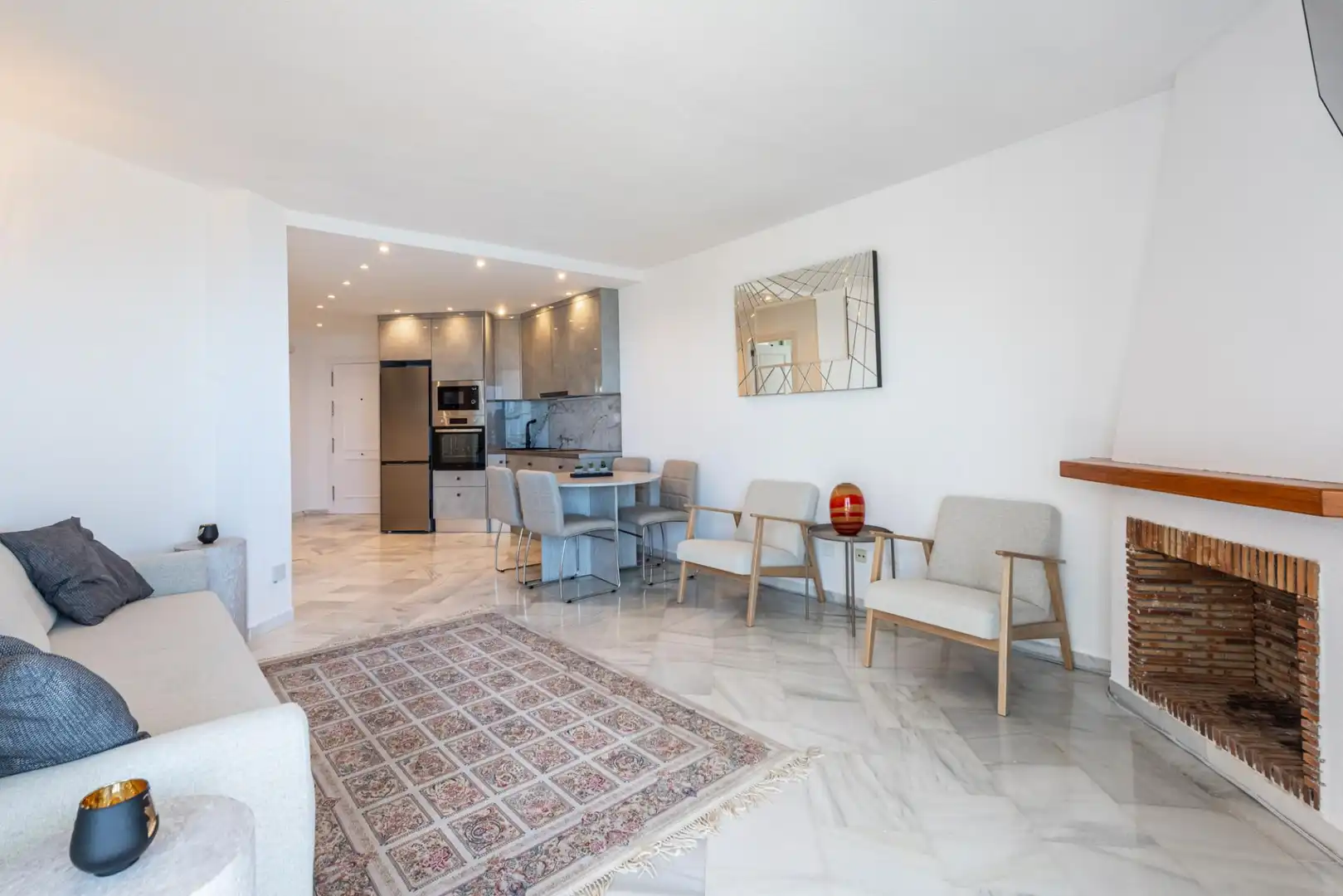 Wohnzimmer von Wohnungen zum Verkauf in Mijas mit Klimaanlage, Privatgarten und Möbliert
