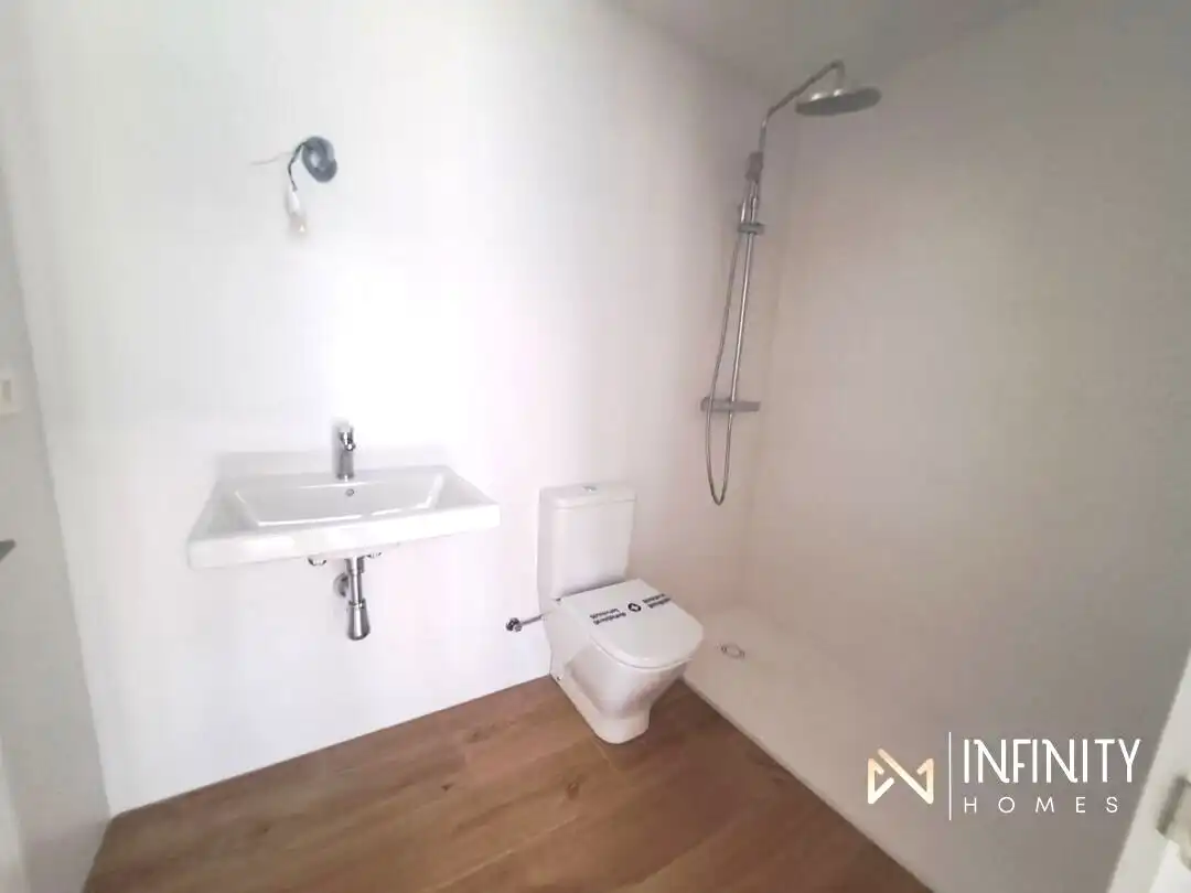 Badezimmer von Wohnung zur Miete in Barakaldo  mit Heizung, Terrasse und Abstellraum