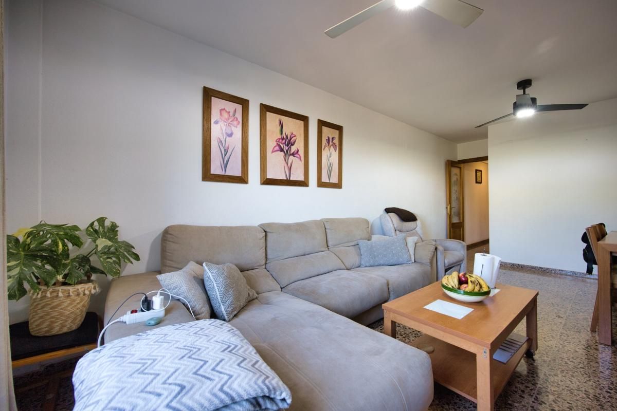 Sala d'estar de Pis en venda en San Vicente del Raspeig / Sant Vicent del Raspeig amb Aire condicionat, Calefacció i Moblat