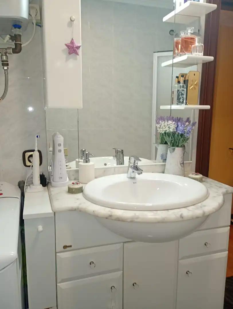 Bathroom of Flat for sale in Gijón   with Parquet flooring, Furnished and Oven