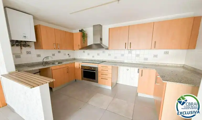 Cocina de Dúplex en venta en Figueres con Terraza y Piscina comunitaria