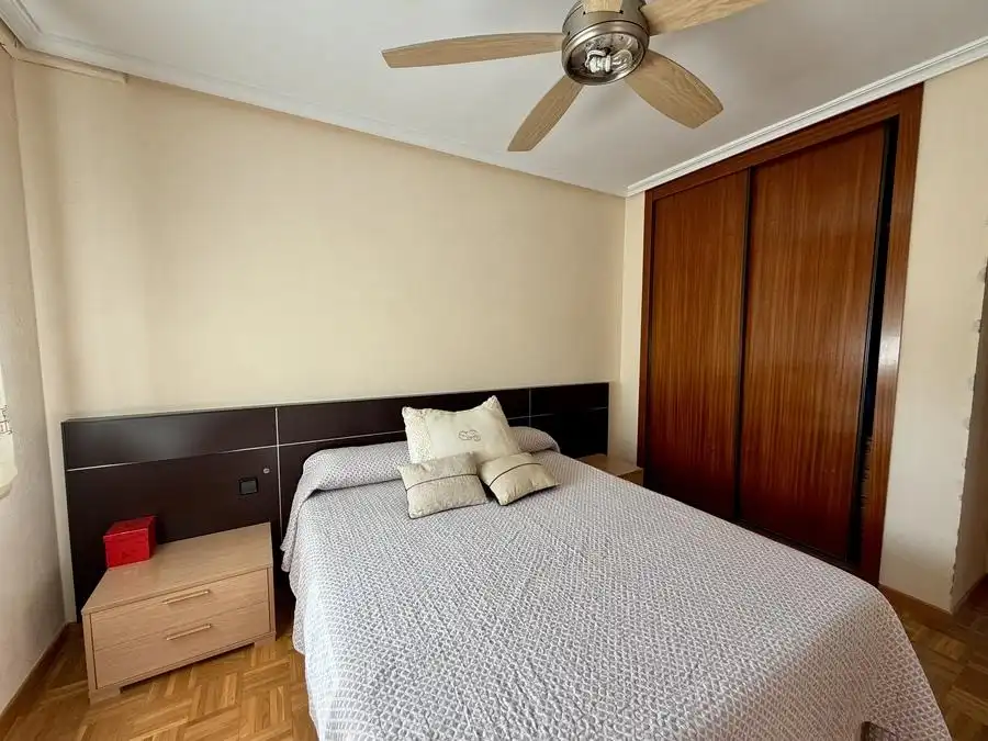 Schlafzimmer von Wohnung zum Verkauf in Madrid mit Klimaanlage, Heizung und Schwimmbad
