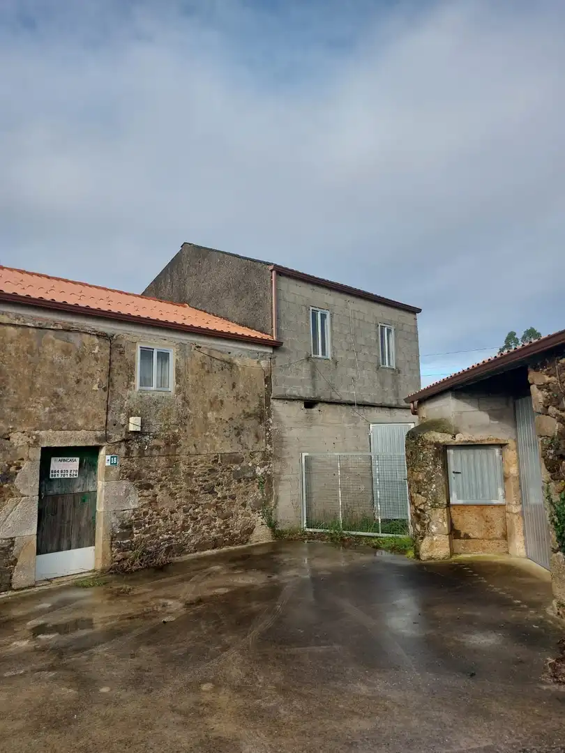 Vista exterior de Finca rústica en venda en Carballo amb Jardí privat