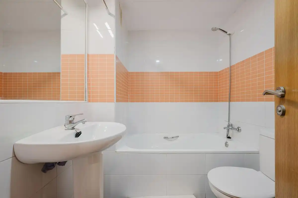 Bany de Pis en venda en Camas amb Aire condicionat, Calefacció i Piscina