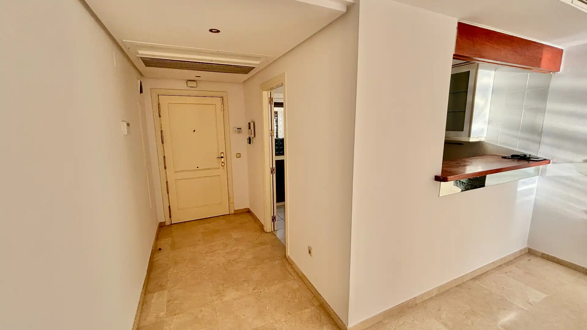 Piso en venta en Urbanizacion Menara Beach, 8, Guadalmansa