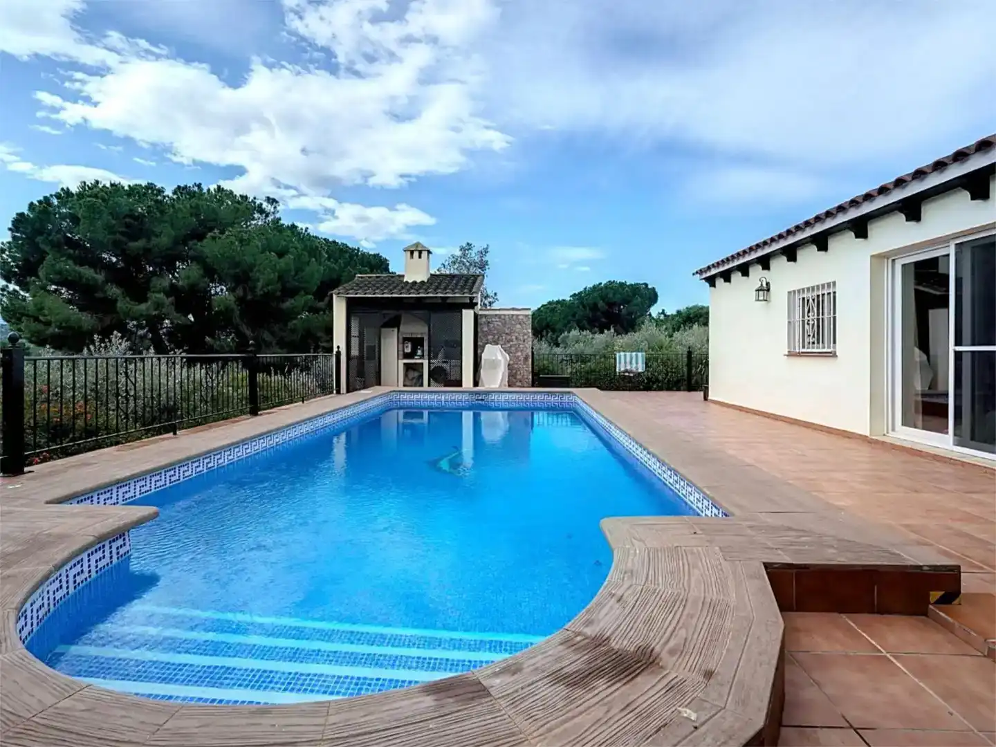 Schwimmbecken von Wohnung zum Verkauf in Coín mit Klimaanlage und Schwimmbad
