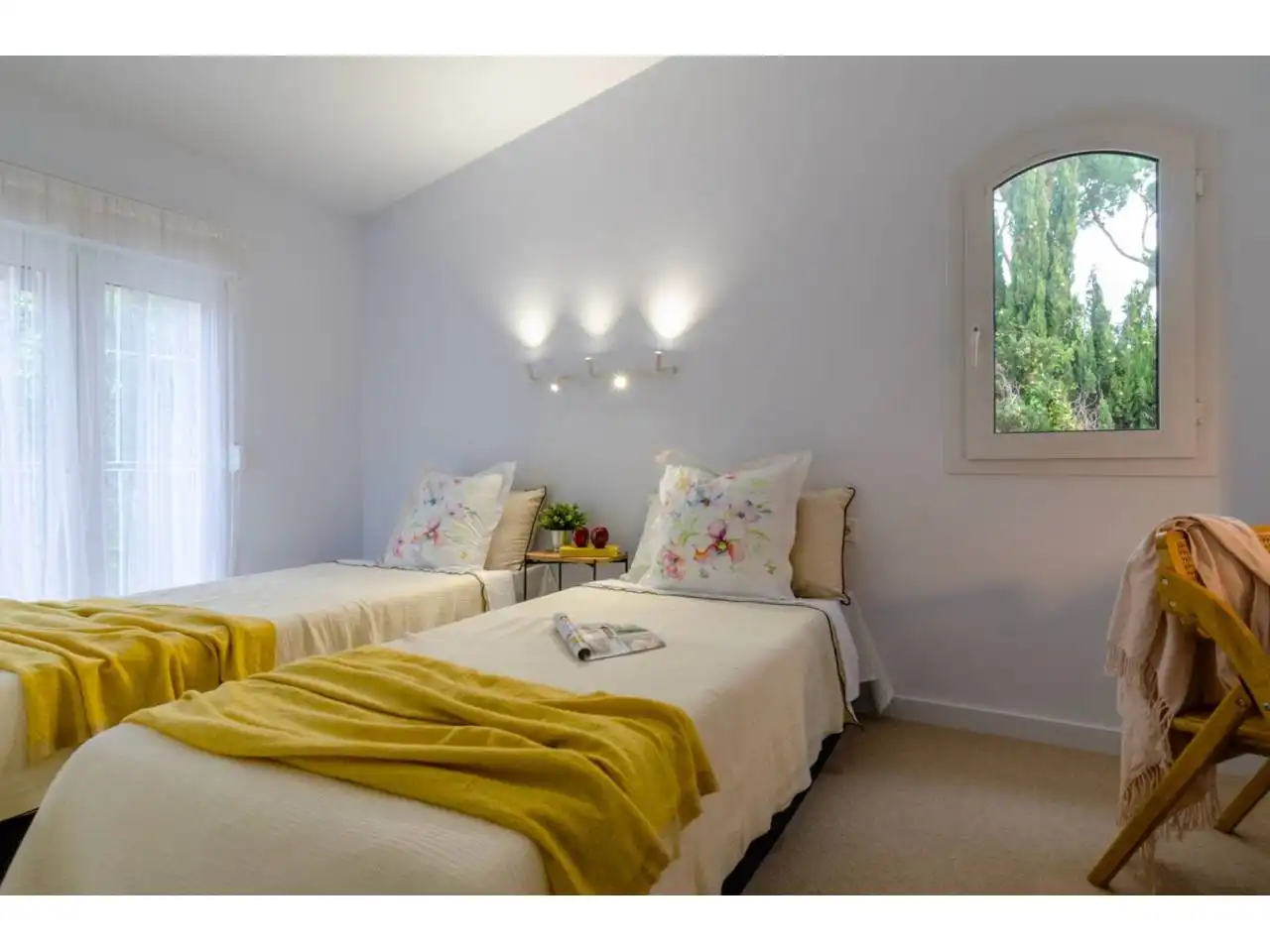 Schlafzimmer von Haus oder Chalet zum Verkauf in Lloret de Mar mit Klimaanlage, Heizung und Privatgarten