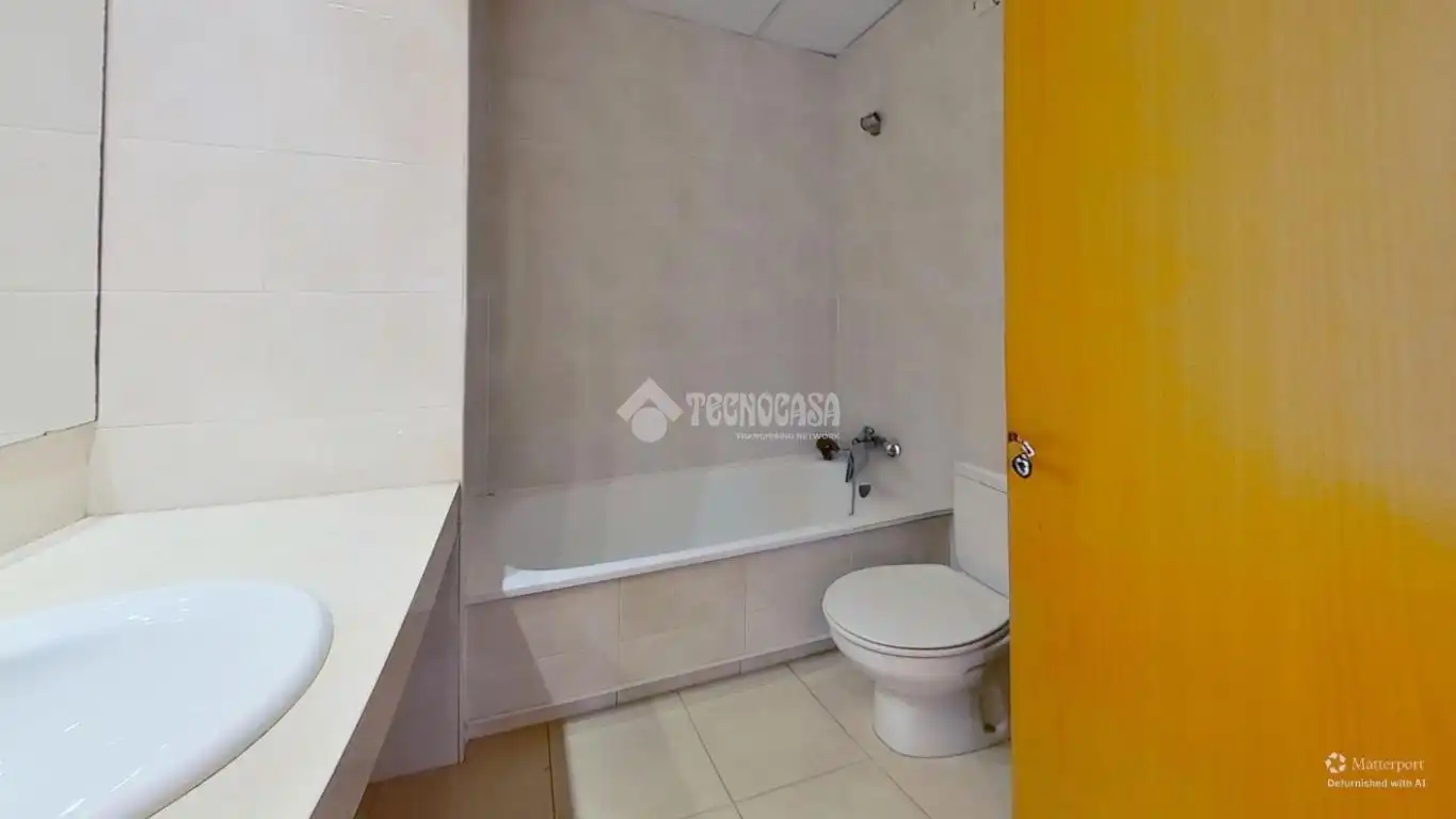 Baño de Piso en venta en Sabadell con Aire acondicionado, Calefacción y Balcón