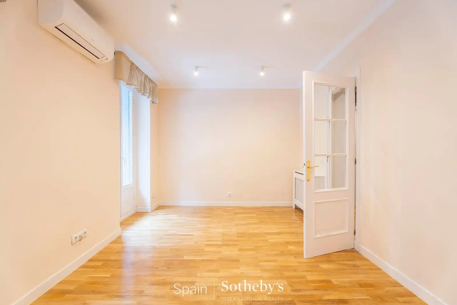 Apartament amb ascensor en venda a Calle de la Santísima Trinidad, imagen 3