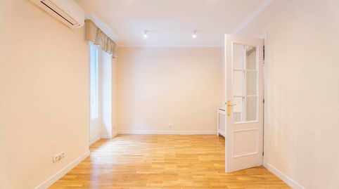 Foto 3 de Apartamento en venta en Calle de la Santísima Trinidad, Trafalgar, Madrid Capital
