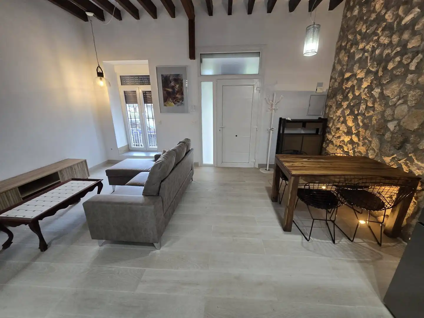 Wohnzimmer von Erdgeschoss zur Miete in Centro