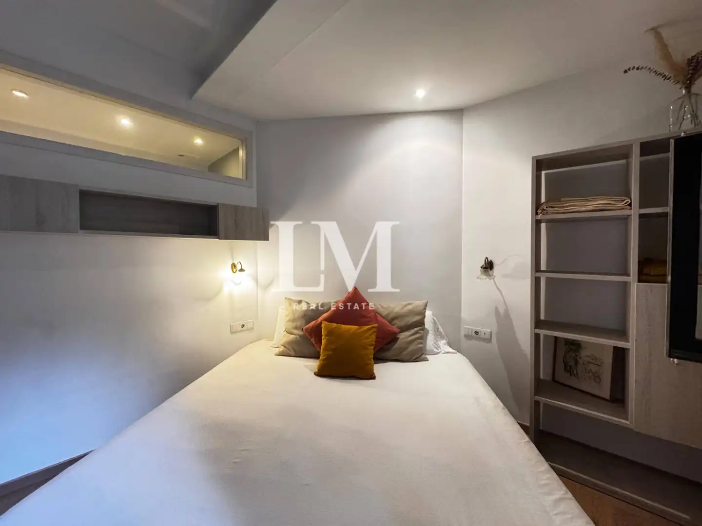 Bedroom of Apartments for rent in Ciutat Vella