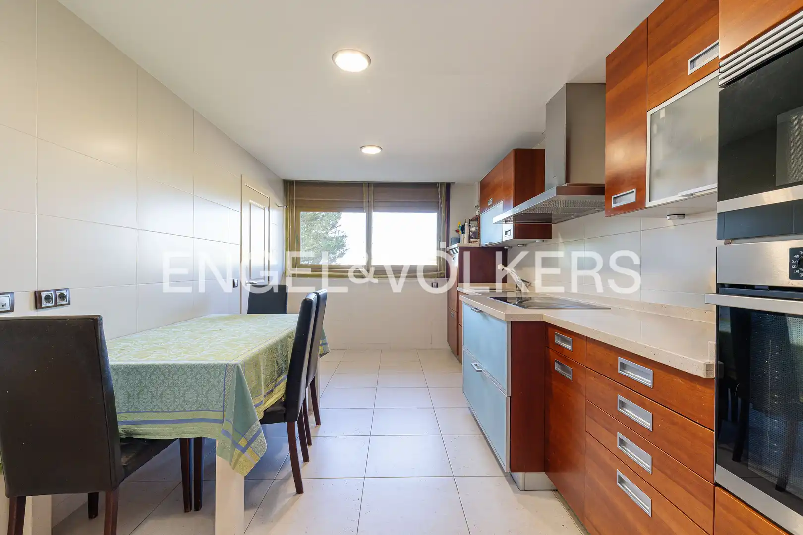 Cocina de Casa adosada en venta en Las Rozas de Madrid con Aire acondicionado, Calefacción y Jardín privado