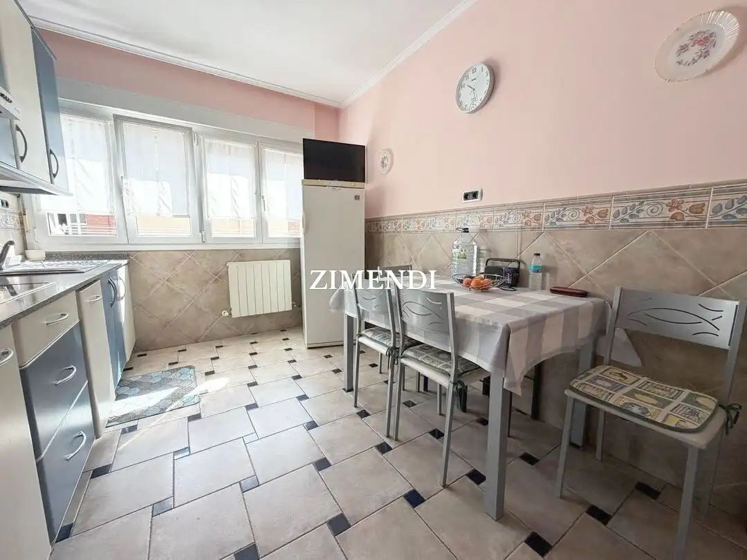 Cocina de Piso en venta en Berriz con Calefacción, Trastero y Amueblado