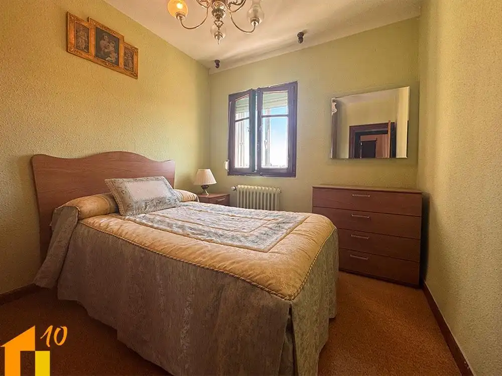 Habitación de Piso en venta en Burgos con Calefacción