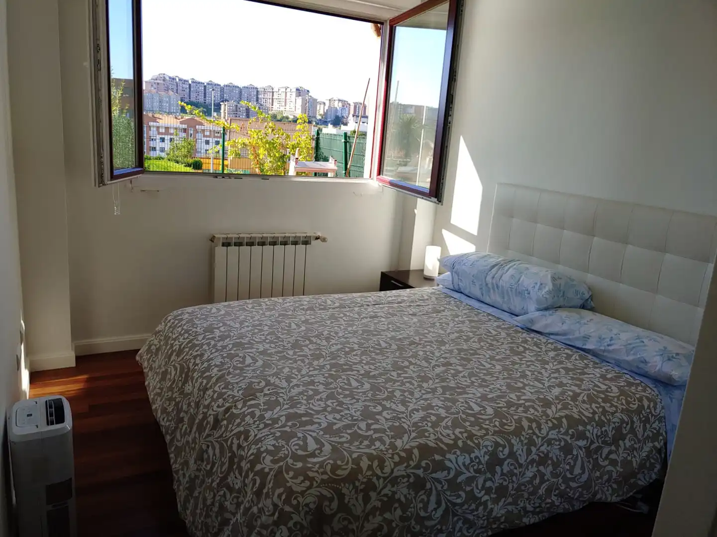 Schlafzimmer von Wohnung zur Miete in Santander mit Heizung, Privatgarten und Parkett