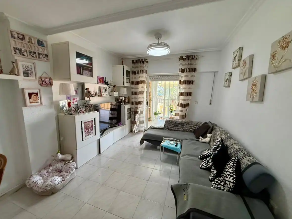 Sala de estar de Apartamento en venta en Elche / Elx con Calefacción, Terraza y Piscina