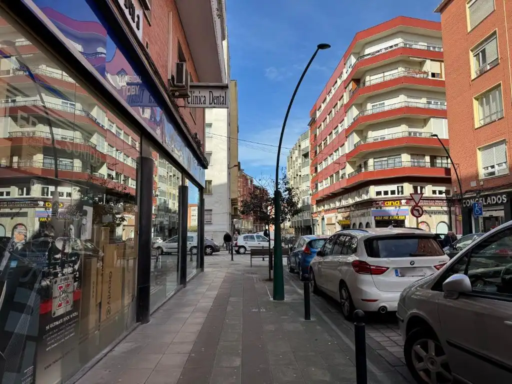 Vista exterior de Pis en venda en Torrelavega  amb Calefacció i Balcó