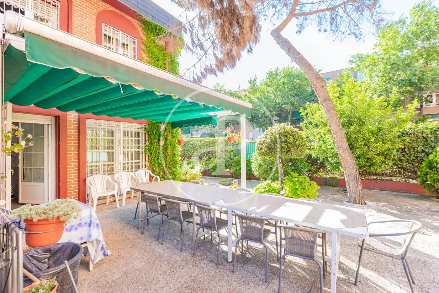 Terraza de Casa adosada en venta en Madrid con Aire acondicionado, Calefacción y Jardín privado