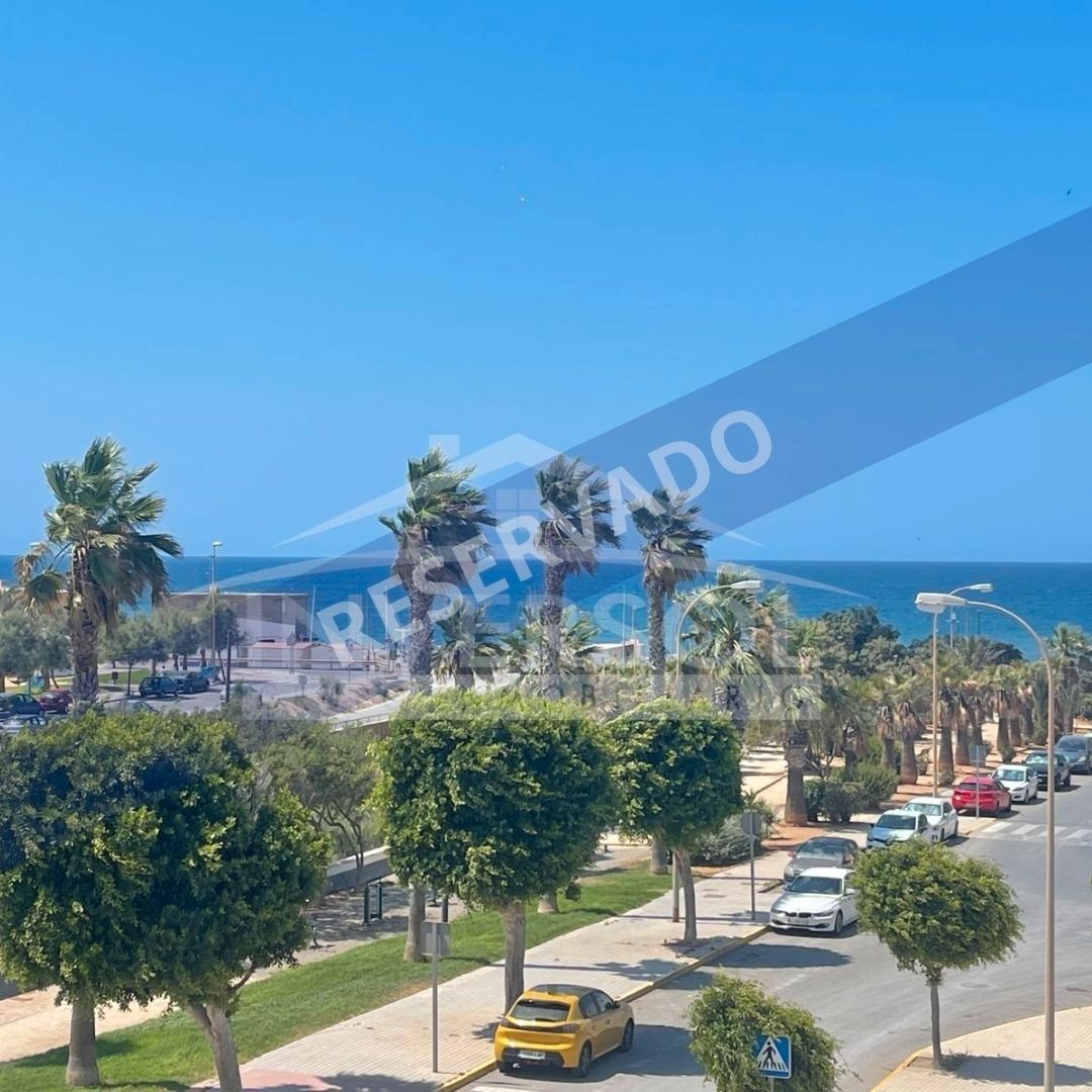 Vista exterior de Àtic en venda en El Ejido amb Terrassa, Moblat i Piscina comunitària