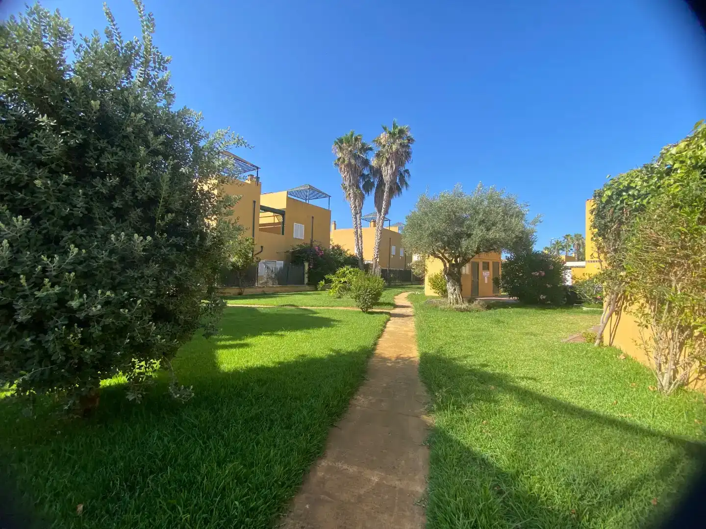 Vista exterior de Pis en venda en Rota amb Aire condicionat, Jardí privat i Piscina