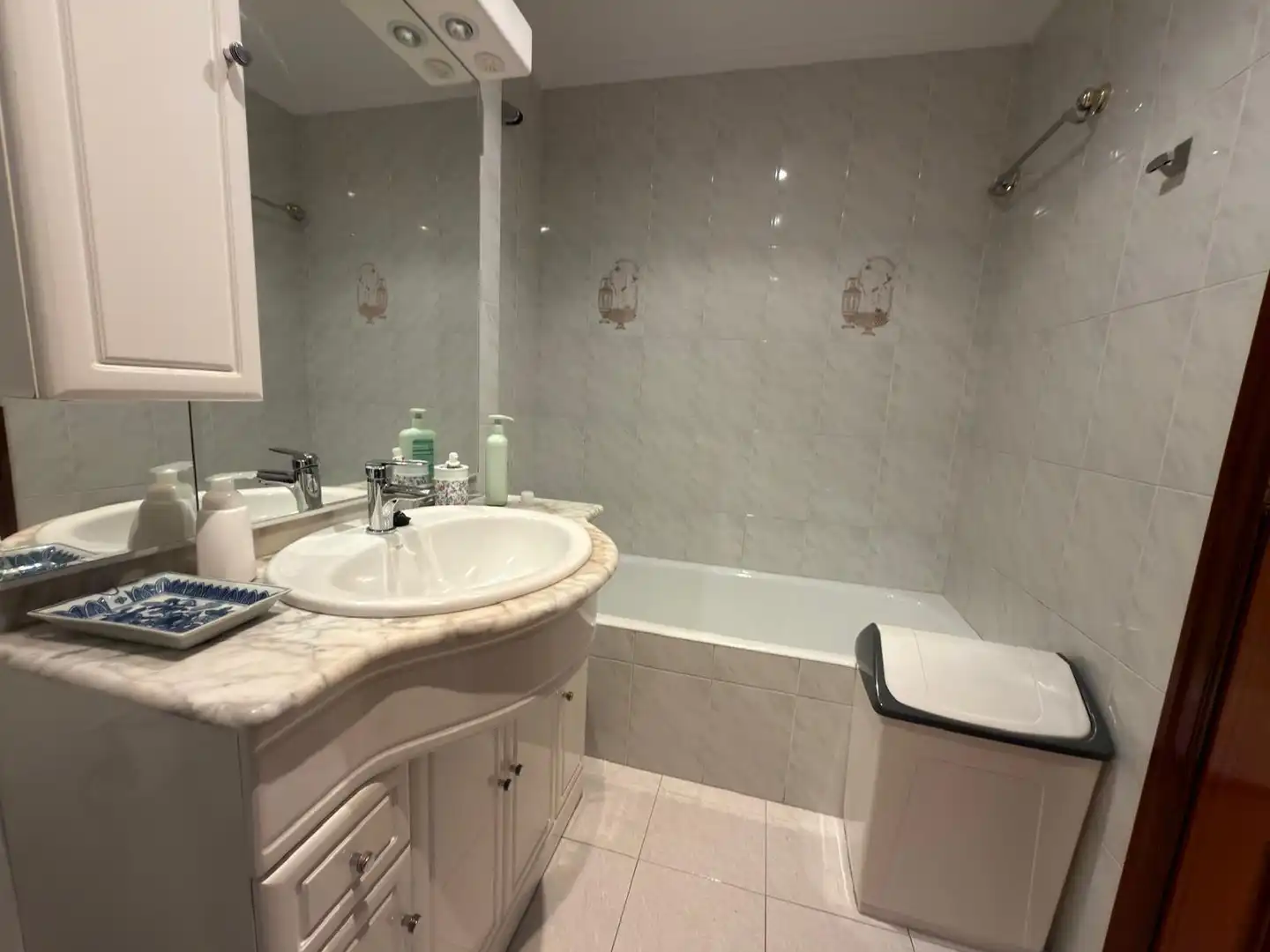 Badezimmer von Wohnung zur Miete in Galdakao mit Heizung