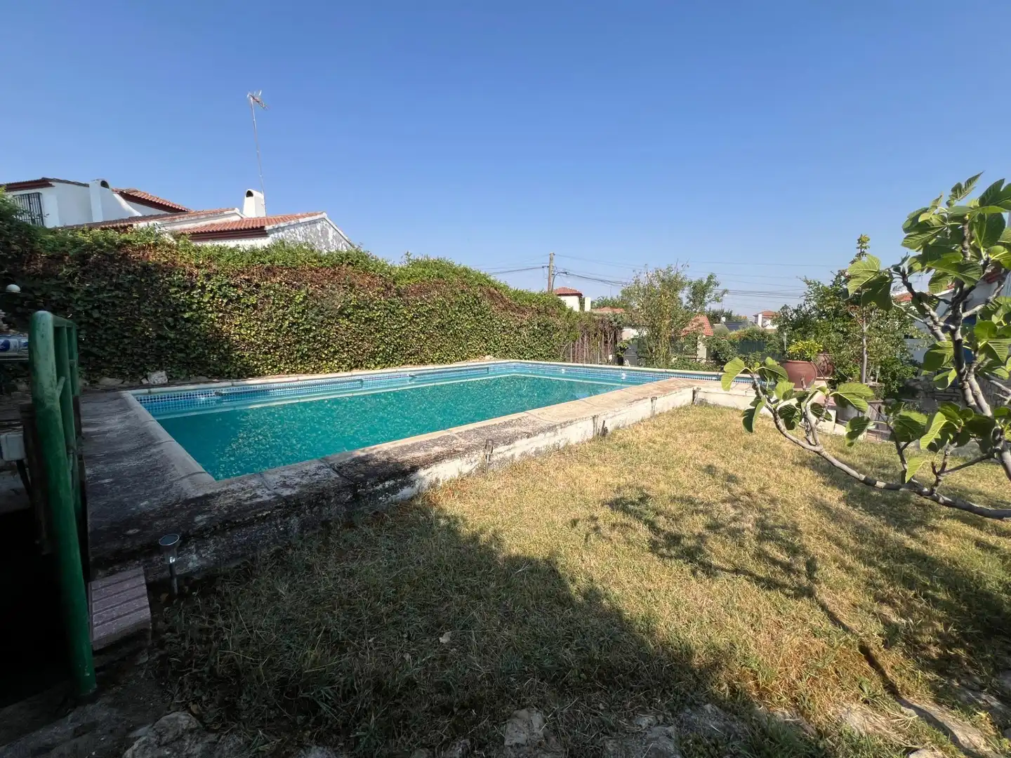 Swimming pool of Houses for sale in El Viso de San Juan  with Air Conditioner, Heating and Private garden