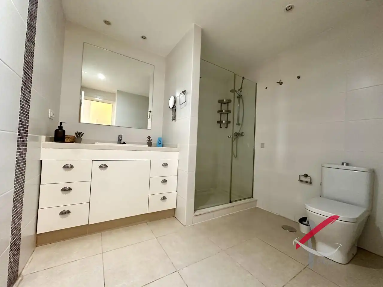 Baño de Piso en venta en Adeje con Terraza y Piscina comunitaria