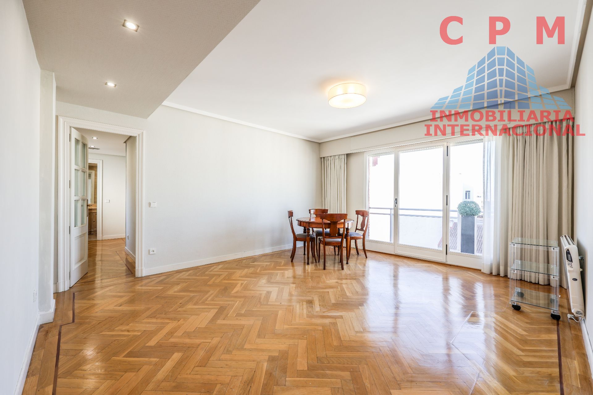 Sala d'estar de Pis de lloguer en  Madrid Capital amb Aire condicionat, Calefacció i Parquet