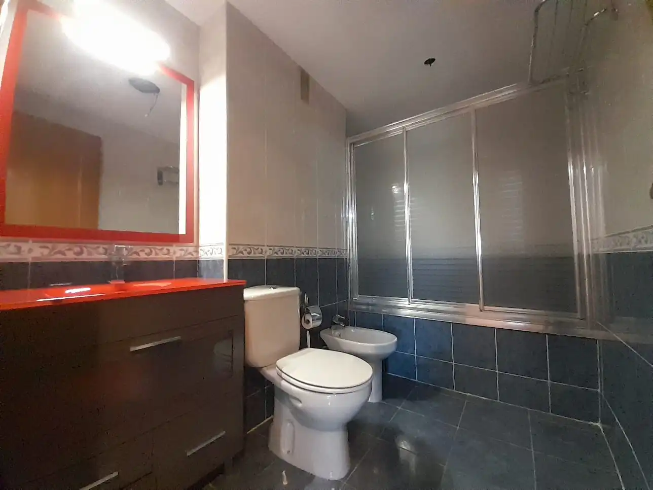 Bathroom of Flat for sale in Madrid  with Air Conditioner, Heating and Storage room