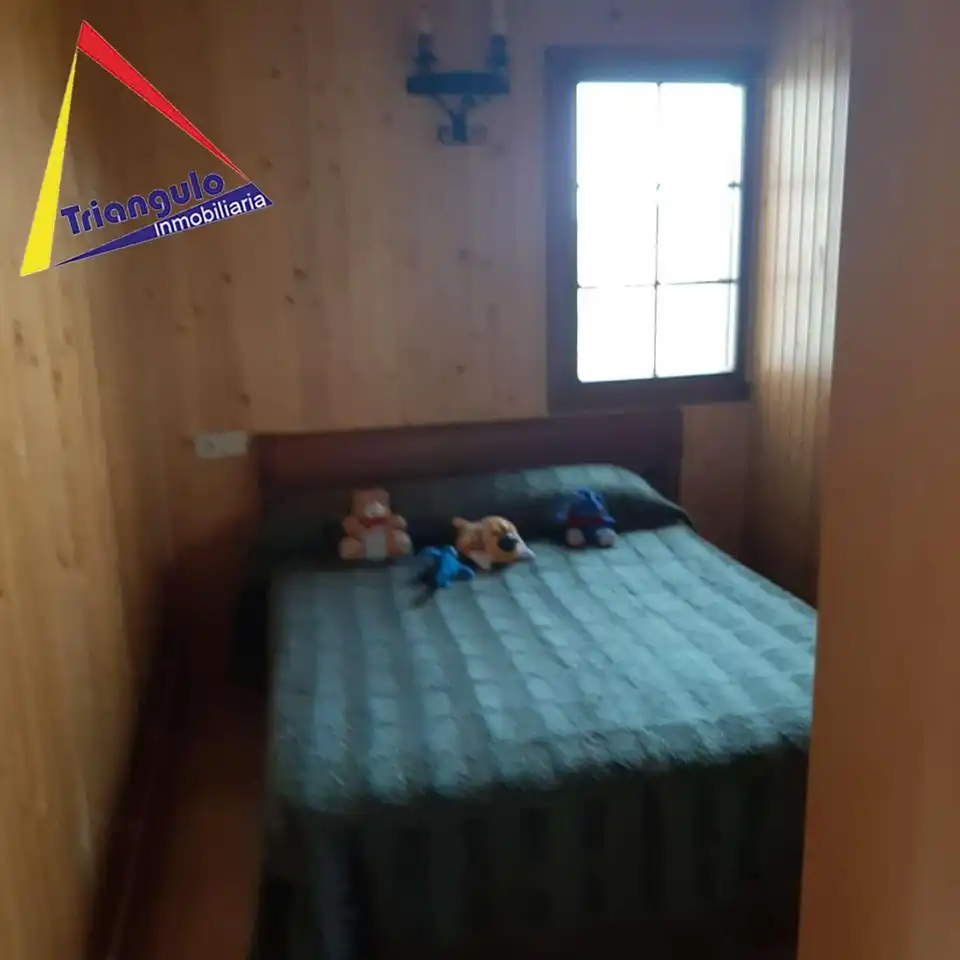 Dormitori de Casa o xalet en venda en Santa María la Real de Nieva amb Calefacció i Jardí privat