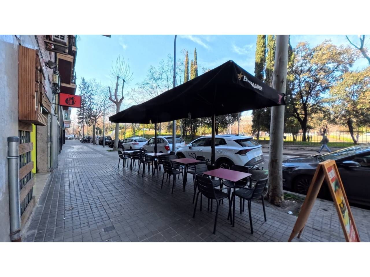 Vista exterior de Local en traspaso en  Barcelona Capital con Aire acondicionado