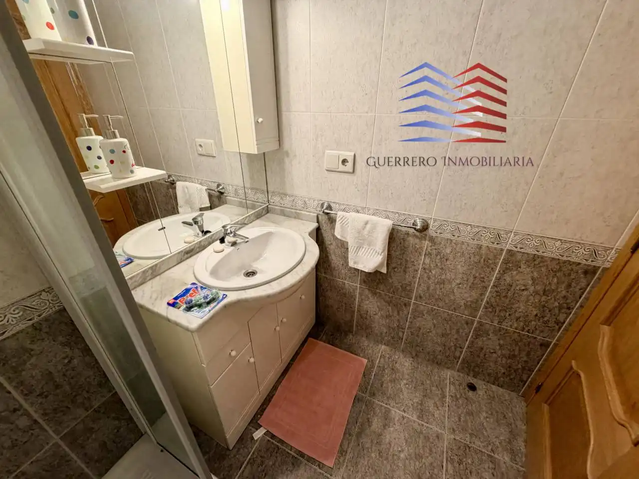 Bathroom of Apartments for rent in Ourense Capital   with Heating, Parquet flooring and Storage room