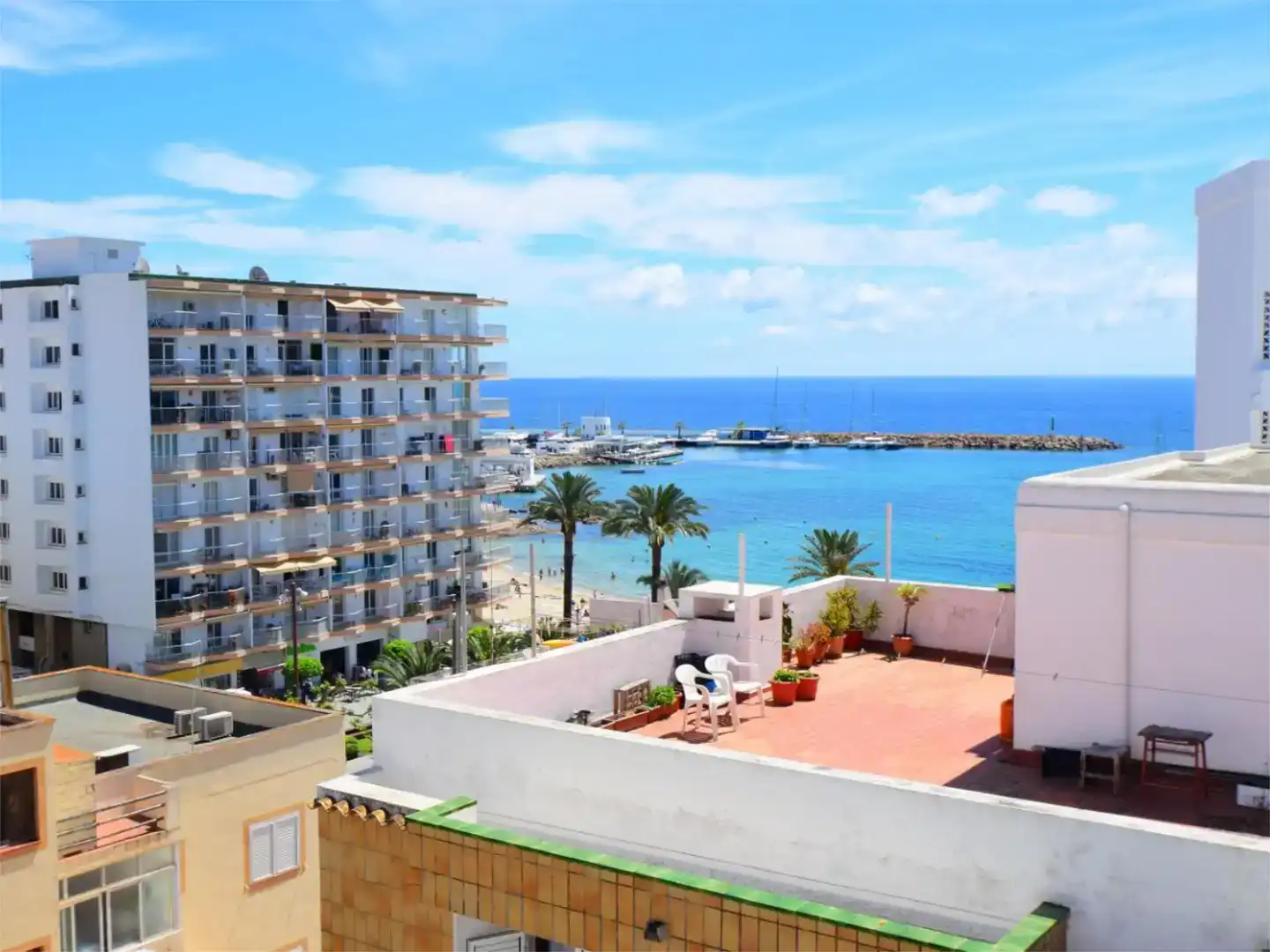Außenansicht von Dachboden zur Miete in Santa Eulària des Riu mit Klimaanlage und Balkon